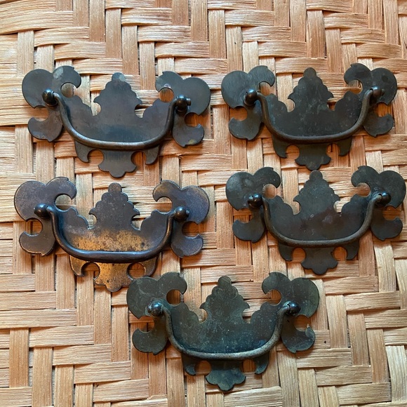Vintage Antiqued Brass Drawer Cabinet Pull 4.25 width 3” centers Set of 5 - Picture 1 of 3